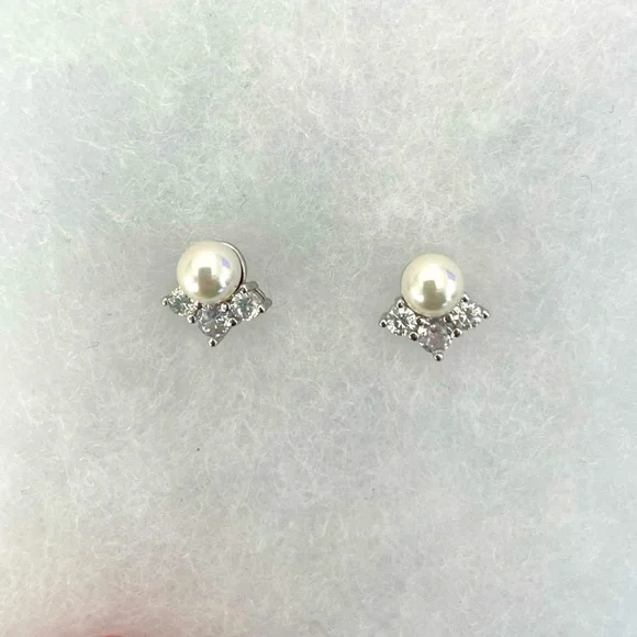 Charmed Aroma faux Pearl and Cubic Zirconia earrings BRAND new - Picture 3 of 4